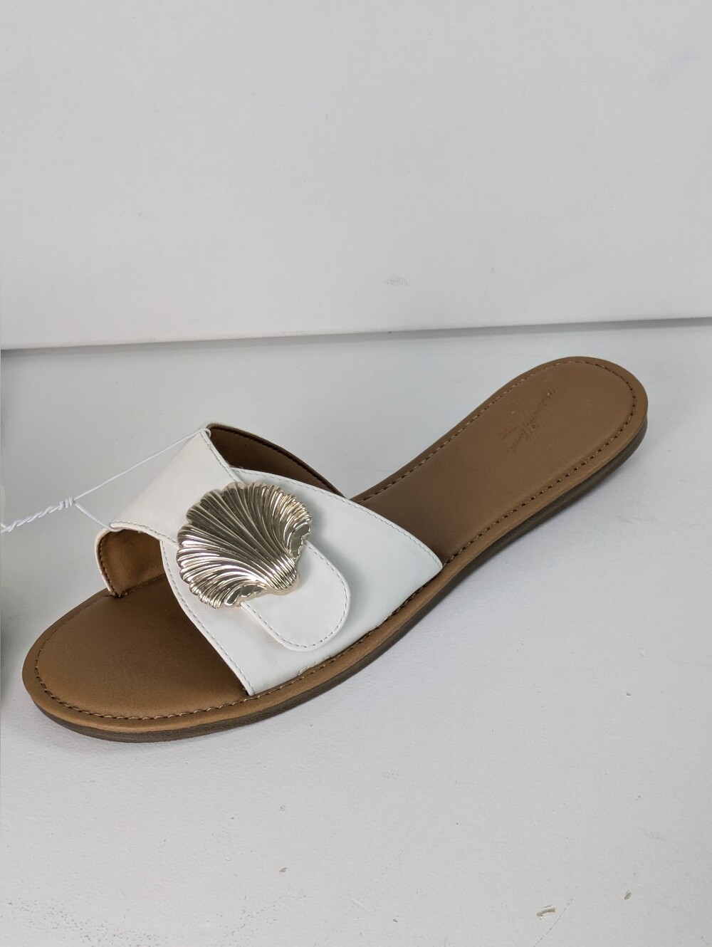 A New Day Womens Sz 11 Sandals White Gold Metallic Accent Thong Slip On Flat New